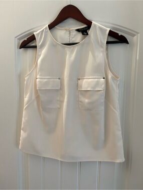 White House Black Market Cream Pocket Sleeveless Shell, Size XS